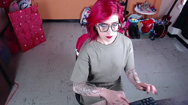 Snapshot of MissMiia2 chatting on 03-03-25, 01:01 MissMiia2 online show from 03-03-25, 01:01