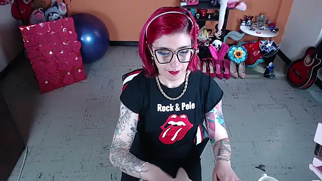 Snapshot of MissMiia2 chatting on 03-17-25, 01:18 MissMiia2 online show from 03-17-25, 01:18