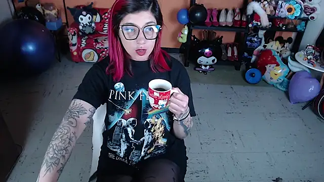 Snapshot of MissMiia2 chatting on 09-15-25, 02:06 MissMiia2 online show from 09-15-25, 02:06