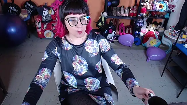 Snapshot of MissMiia2 chatting on 10-14-25, 02:50 MissMiia2 online show from 10-14-25, 02:50