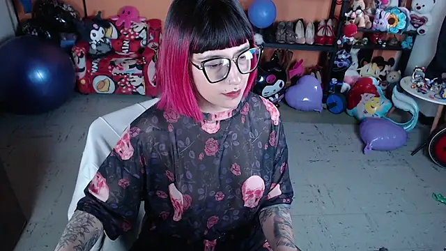 Snapshot of MissMiia2 chatting on 10-10-25, 02:51 MissMiia2 online show from 10-10-25, 02:51