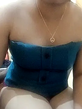 Snapshot of Indianhyna chatting on 02-07-25, 08:01 Indianhyna online show from 02-07-25, 08:01