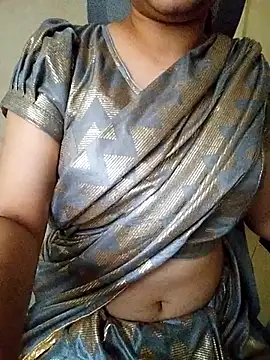 Snapshot of Indianhyna chatting on 09-24-25, 07:15 Indianhyna online show from 09-24-25, 07:15