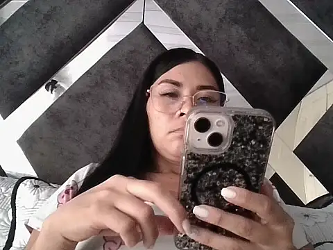 Snapshot of PERLA_LOVE_SEXY chatting on 11-04-25, 09:18 PERLA LOVE SEXY online show from 11-04-25, 09:18