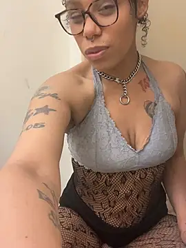 Snapshot of Princess_Desirae chatting on 05-19-26, 06:09 Princess Desirae online show from 05-19-26, 06:09
