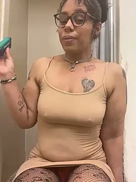 Snapshot of Princess_Desirae chatting on 05-17-26, 05:29 Princess Desirae online show from 05-17-26, 05:29