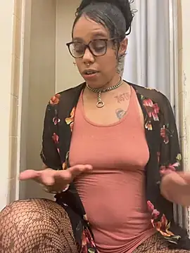 Snapshot of Princess_Desirae chatting on 05-16-26, 08:02 Princess Desirae online show from 05-16-26, 08:02