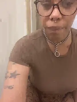 Snapshot of Princess_Desirae chatting on 05-05-26, 06:27 Princess Desirae online show from 05-05-26, 06:27