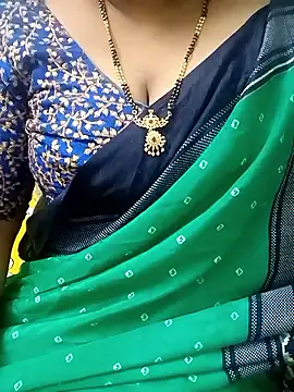 Snapshot of your-sameera chatting on 10-08-25, 04:25 your-sameera online show from 10-08-25, 04:25