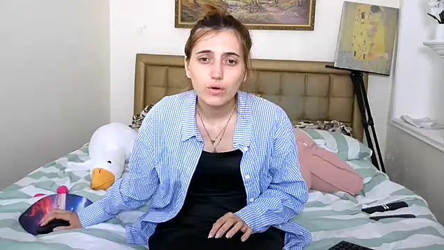 Snapshot of Iren chatting on 07-06-26, 12:12 Iren online show from 07-06-26, 12:12