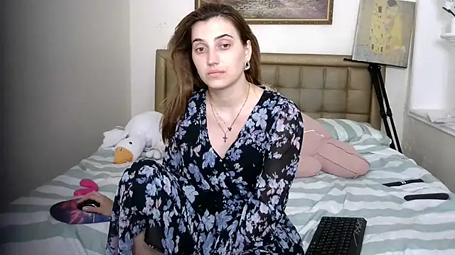 Snapshot of Iren chatting on 06-24-26, 03:43 Iren online show from 06-24-26, 03:43
