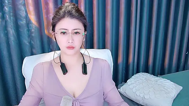 Snapshot of Daisy7_11 chatting on 10-29-25, 10:36 Daisy7 11 online show from 10-29-25, 10:36