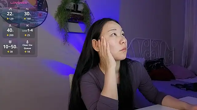 Inari Okami  online show from 11-08-25, 04:21