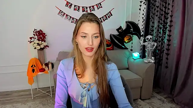 Snapshot of NaturalBeaty chatting on 10-12-25, 11:55 NaturalBeaty online show from 10-12-25, 11:55