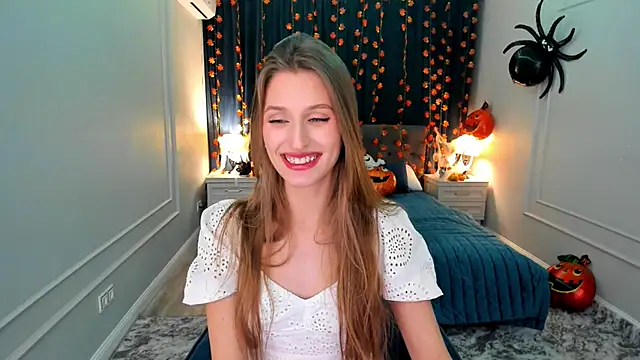 Snapshot of NaturalBeaty chatting on 10-10-25, 07:58 NaturalBeaty online show from 10-10-25, 07:58