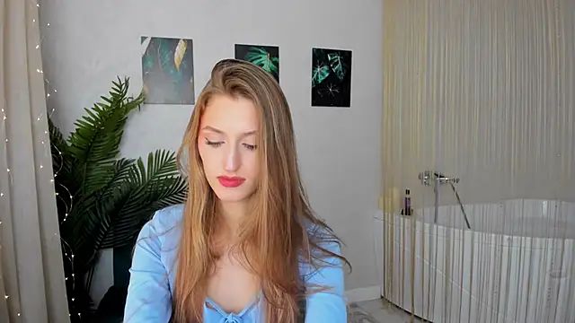 Snapshot of NaturalBeaty chatting on 10-07-25, 11:55 NaturalBeaty online show from 10-07-25, 11:55