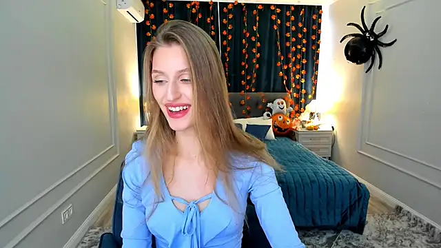 Snapshot of NaturalBeaty chatting on 10-19-25, 11:57 NaturalBeaty online show from 10-19-25, 11:57