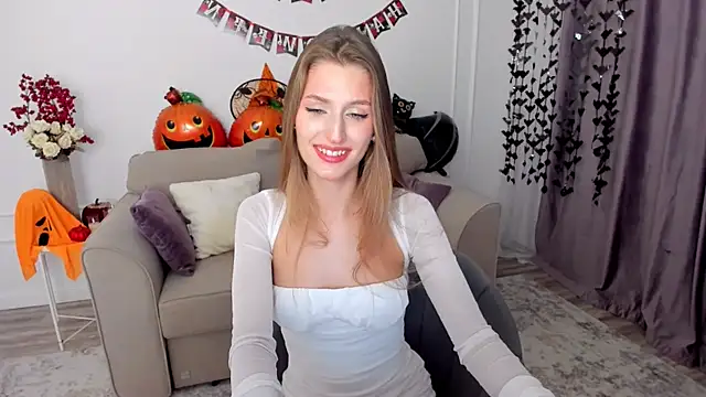 Snapshot of NaturalBeaty chatting on 10-21-25, 03:50 NaturalBeaty online show from 10-21-25, 03:50