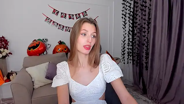 Snapshot of NaturalBeaty chatting on 10-20-25, 04:14 NaturalBeaty online show from 10-20-25, 04:14