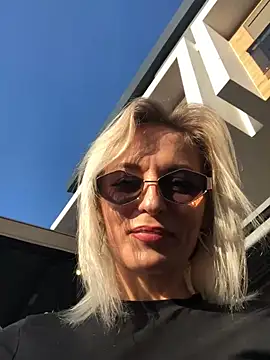 Diamond Bunny  online show from 03-11-25, 02:40