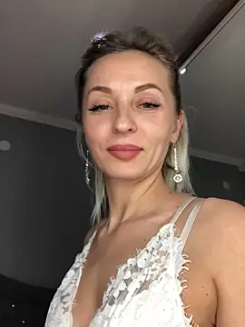 Diamond Bunny  online show from 03-19-25, 09:58