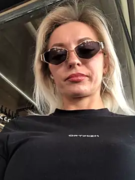 Diamond Bunny  online show from 03-18-25, 11:22