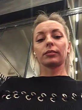 Diamond Bunny  online show from 03-21-25, 04:51