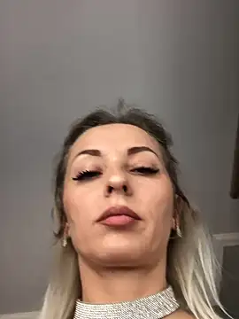 Diamond Bunny  online show from 03-14-25, 09:46