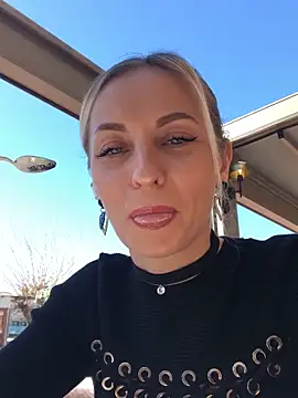 Diamond Bunny  online show from 03-12-25, 12:47