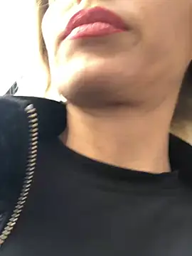 Diamond Bunny  online show from 03-13-25, 02:01