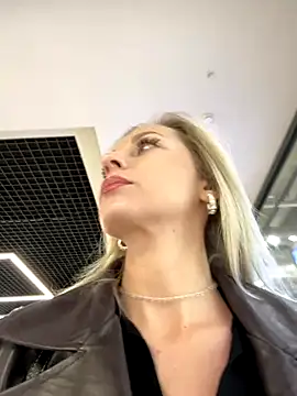 Diamond Bunny  online show from 11-18-25, 11:57