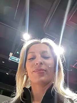 Diamond Bunny  online show from 11-19-25, 03:01