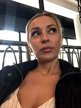 Diamond Bunny  online show from 09-23-25, 04:36