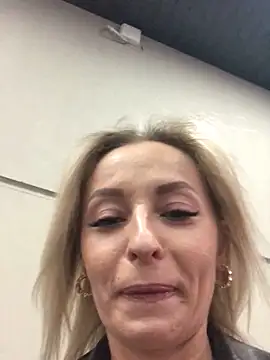 Diamond Bunny  online show from 10-25-25, 03:12