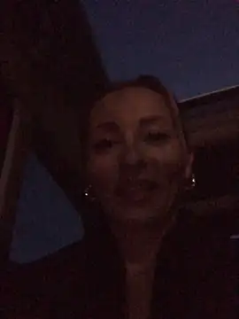 Diamond Bunny  online show from 09-25-25, 04:46