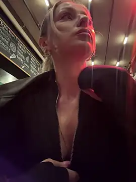 Diamond Bunny  online show from 02-02-26, 03:55