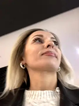 Diamond Bunny  online show from 11-11-25, 01:50