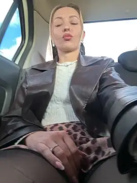 Diamond Bunny  online show from 02-10-26, 10:47