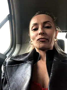 Diamond Bunny  online show from 11-05-25, 01:58