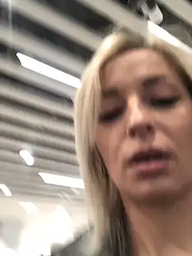 Diamond Bunny  online show from 10-22-25, 03:00