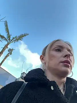 Diamond Bunny  online show from 02-12-26, 03:01