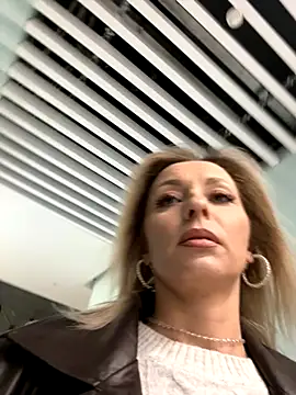 Diamond Bunny  online show from 11-26-25, 01:44