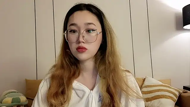 Snapshot of Jennatyan chatting on 04-20-26, 02:03 Jennatyan online show from 04-20-26, 02:03