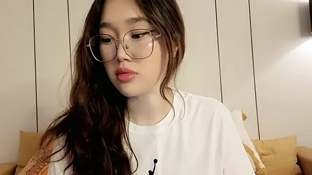 Snapshot of Jennatyan chatting on 05-12-26, 03:47 Jennatyan online show from 05-12-26, 03:47