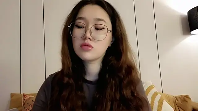 Snapshot of Jennatyan chatting on 06-17-26, 04:01 Jennatyan online show from 06-17-26, 04:01