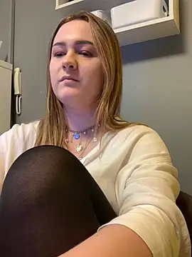 Snapshot of Emma_B1uem chatting on 01-11-25, 12:40 Emma B1uem online show from 01-11-25, 12:40