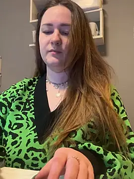 Snapshot of Emma_B1uem chatting on 12-21-24, 02:37 Emma B1uem online show from 12-21-24, 02:37