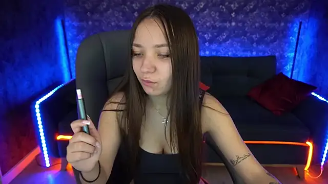 Snapshot of ElysLunar chatting on 02-08-25, 04:35 ElysLunar online show from 02-08-25, 04:35