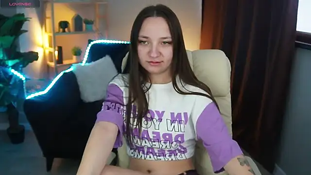 Snapshot of ElysLunar chatting on 12-20-24, 09:21 ElysLunar online show from 12-20-24, 09:21