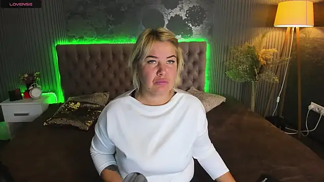 CurlyDreams online show from 10-11-25, 05:19